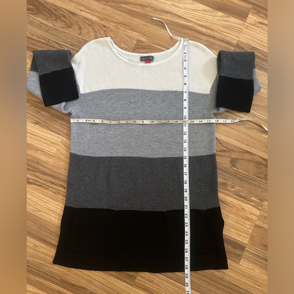 Vince Camuto Women's Colorblock Pocket Sweater - Picture 6 of 6